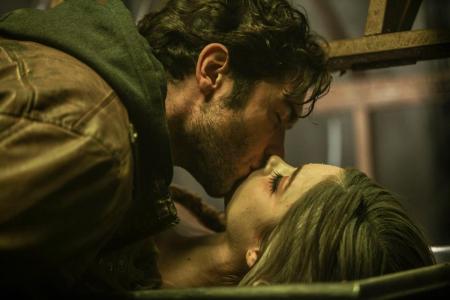 the-curse-of-sleeping-beauty-kiss