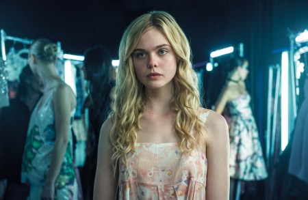 elle-fanning_the-neon-demon_