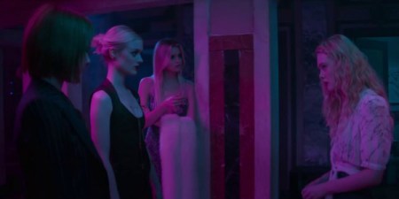 neon-demon-bathroom-scene